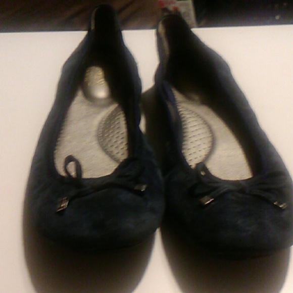 Women's shoe - Picture 2 of 5